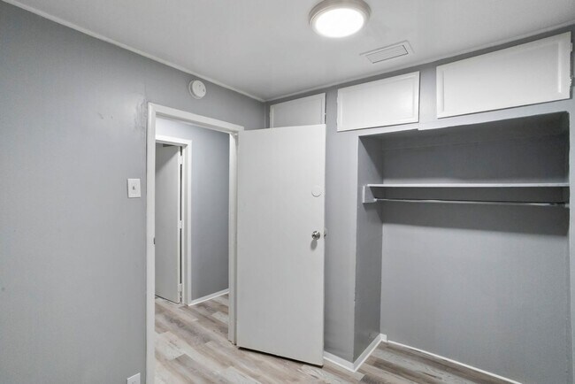 Building Photo - 3/2 NEWLY  ****MOVE IN READY**** Apply Today for just $75****$1795 per month ** Move in by Decemb...