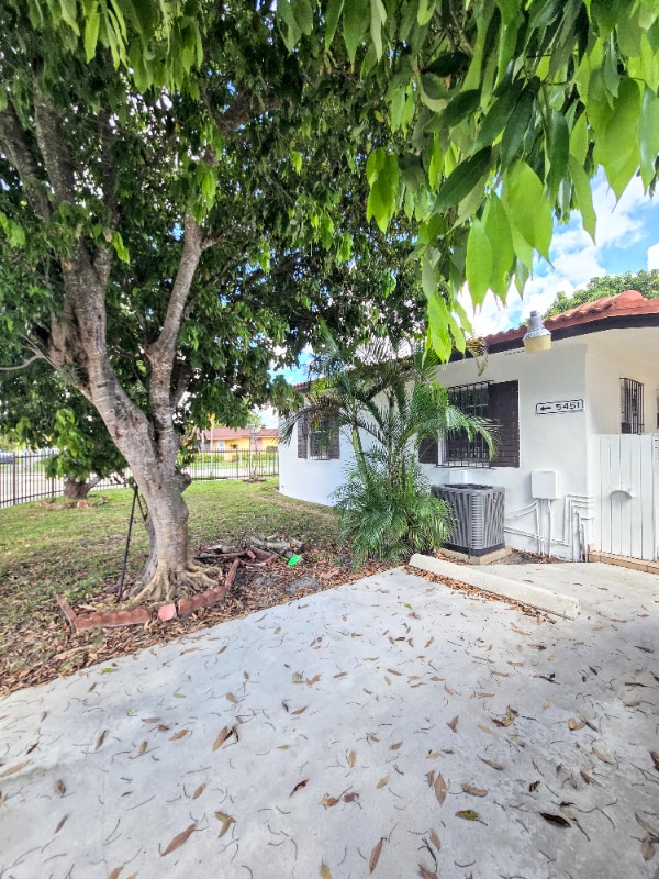 Building Photo - 5451 SW 5th Terrace