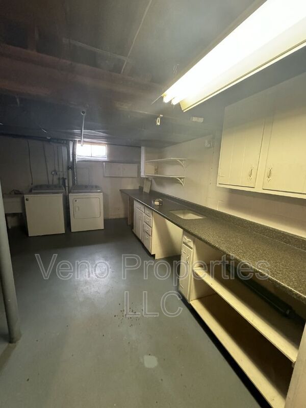 Building Photo - 15 Rivercrest Dr