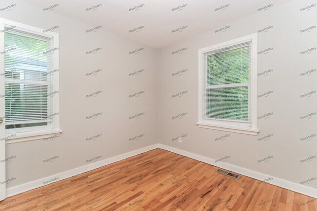 Building Photo - 230 S Marguerite Ave