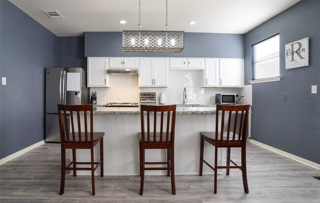 Building Photo - 6419 Waldron Dr