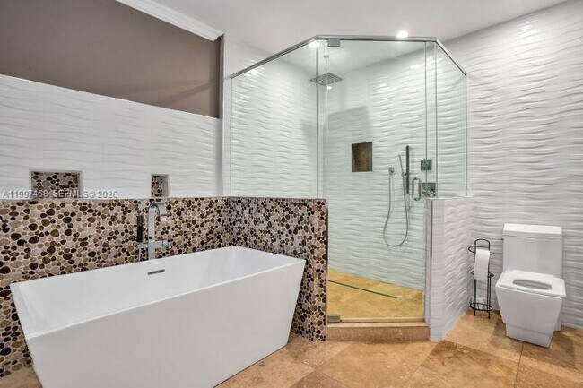 Building Photo - 7405 SW 79th Ct