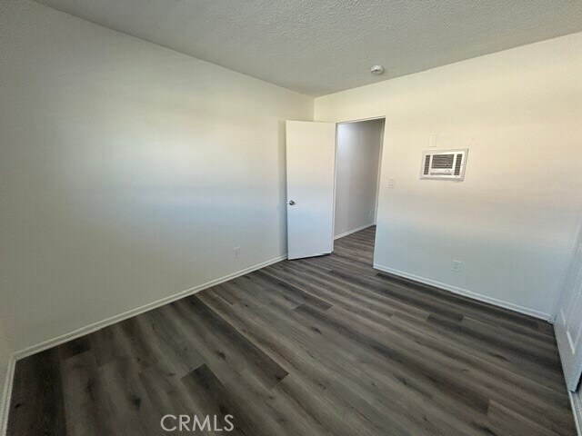 Building Photo - 685 E Vista Chino
