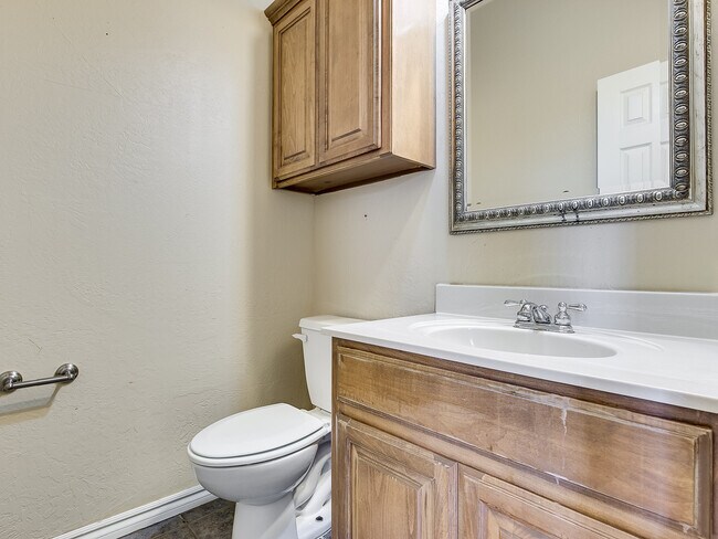 Building Photo - Lone Oak Ridge + Gated Community + 4 beds/2.5 Baths + Storm Shelter + Deer Creek Schools