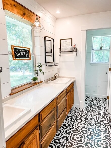 Building Photo - 9017 Conway Rd