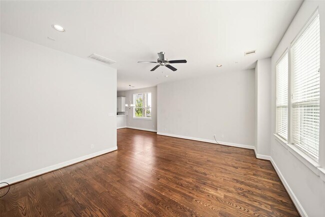 Building Photo - 850 W 20th St