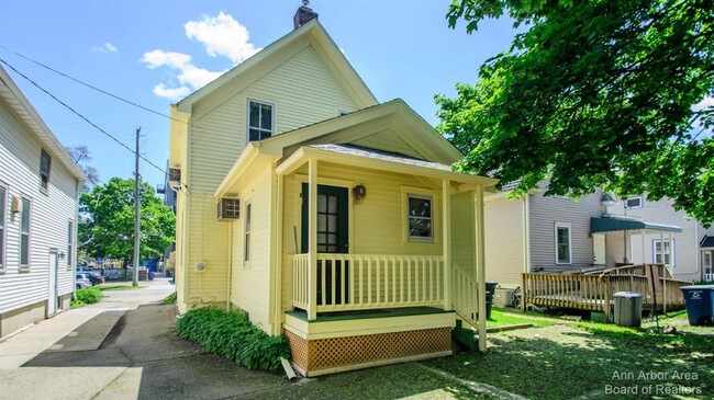 Building Photo - 610 S Ashley St