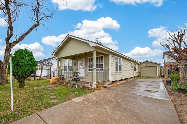 Building Photo - 1110 11th St