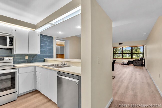 Building Photo - 3650 Whitehall Dr