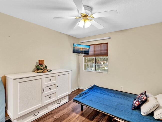 Building Photo - 1449 Banyan Cir