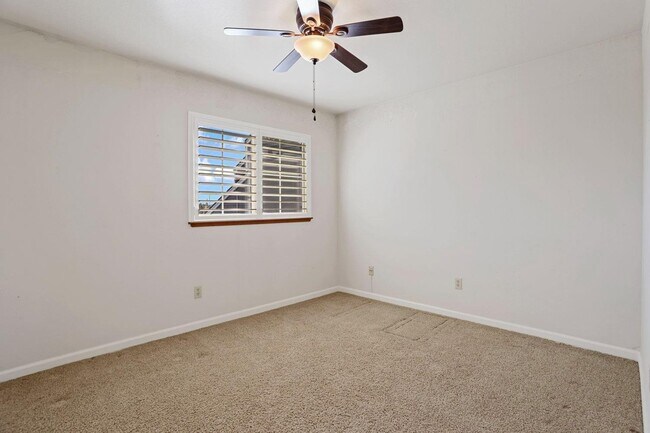 Building Photo - 7273 Shoreline Dr