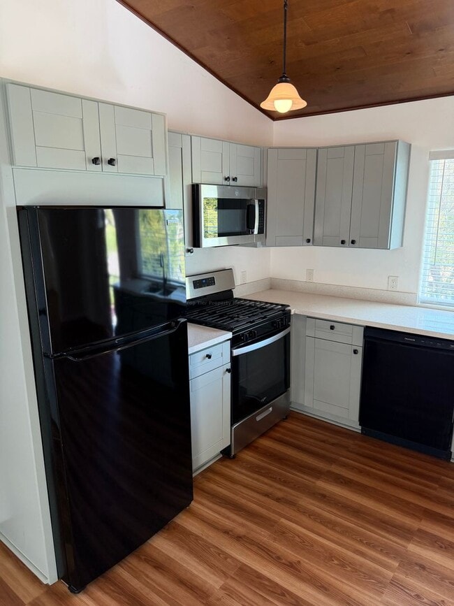 Building Photo - 1564 York Dr