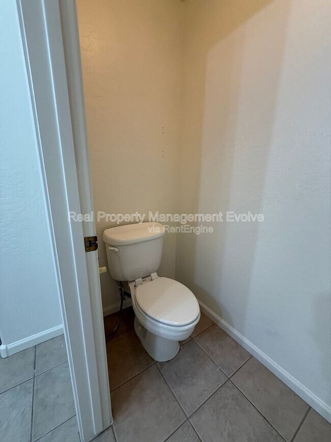 Building Photo - 281 W Flamingo Dr