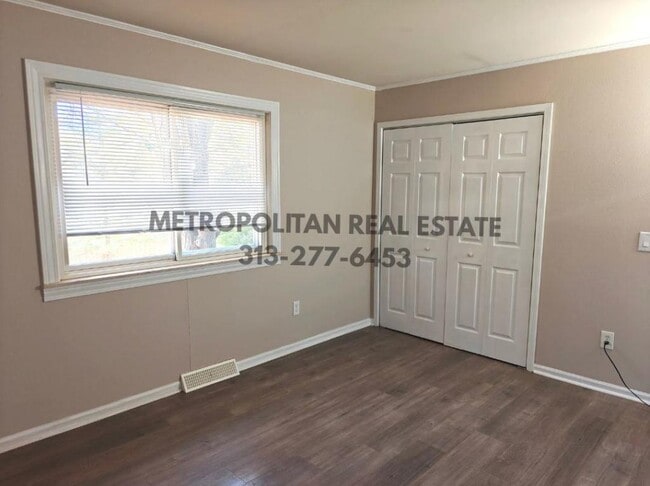 Building Photo - 474 Robbe Ave