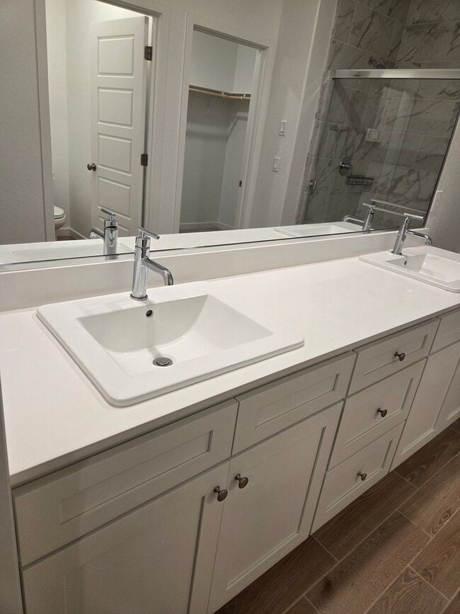 Building Photo - University Dr! Lemoore