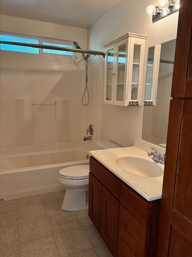 Building Photo - 3 bedroom 2 bath Rincon Valley