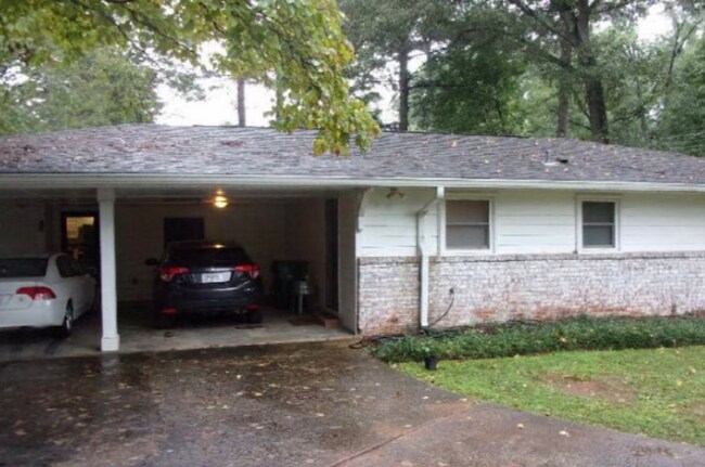 Building Photo - 2758 Amelia Ave