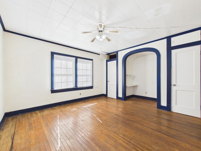 Building Photo - 324 General Mouton Ave