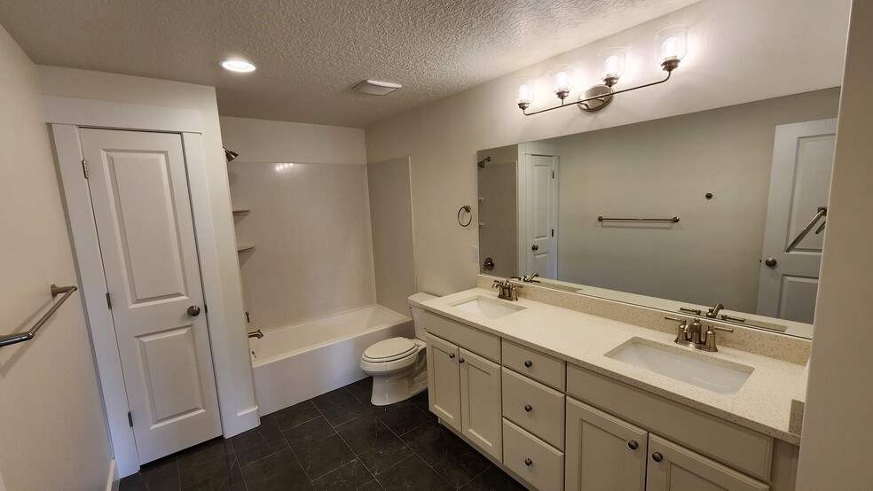 Bathroom - 1467 N Orchard Ridge Ln