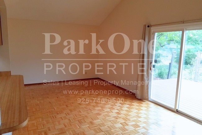 Building Photo - Beautiful 4-Bedroom Single Family Home wit...