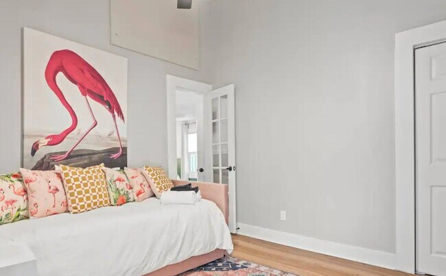 Building Photo - Completely furnished ready to live in just...