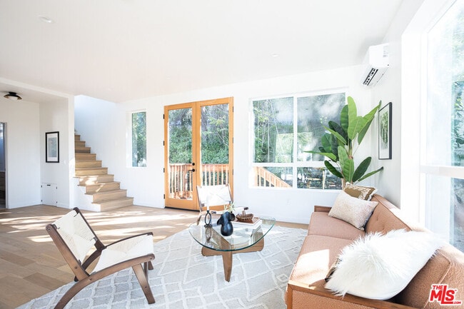 Building Photo - 2210-2214 Echo Park Ave