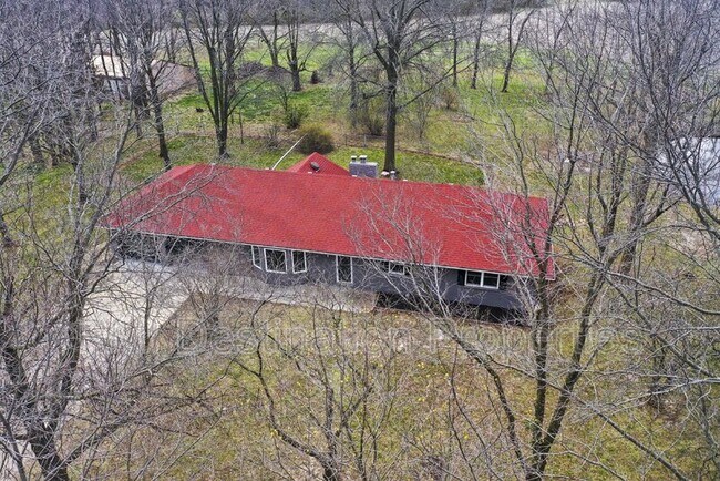 Building Photo - 2081 Willow Ln