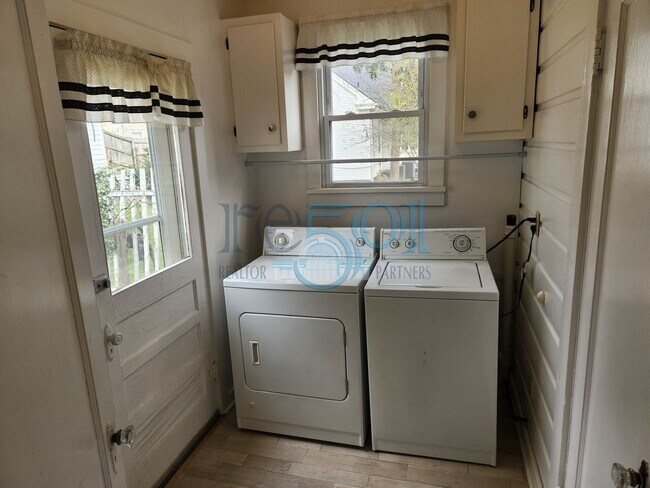 Building Photo - *Coming Soon* Great Hillcrest Find!  2Bedrooms & 1 Bathroom Pefect for UAMS Student(s)