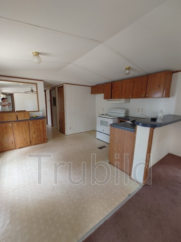 Building Photo - 932 Country Club Dr