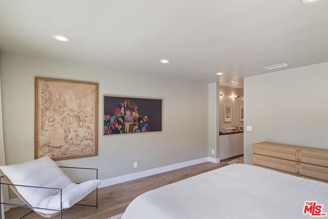 Building Photo - 5664 Coliseum St