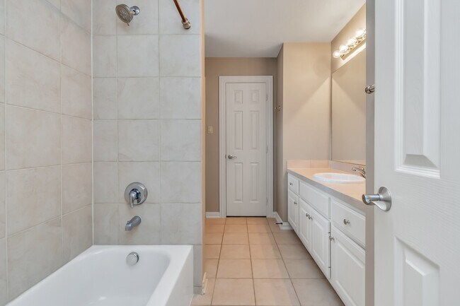 Building Photo - 14207 Jade Cove Dr