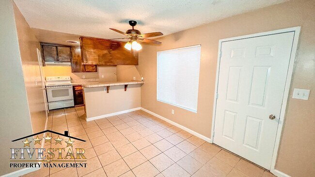 Building Photo - 117 Universe Ave