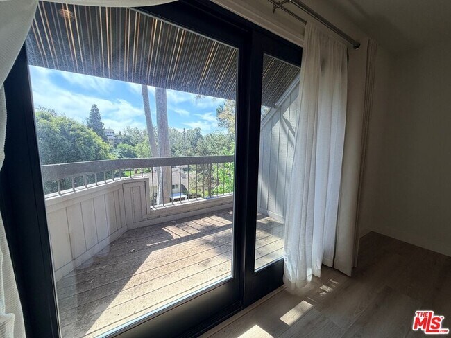 Building Photo - 12 Moss Glen