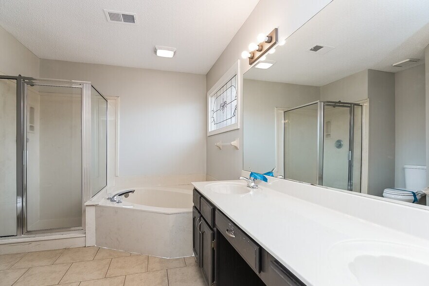 Building Photo - 8684 Leaf Manor Cove