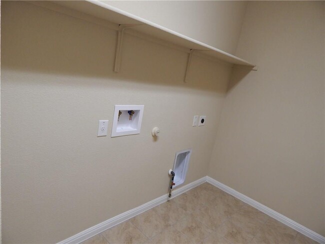 Building Photo - 1412 Fort Dessau Rd