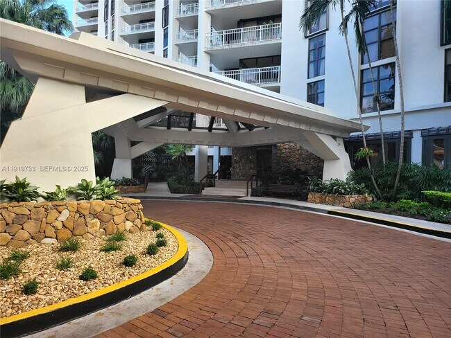 Building Photo - 1000 Quayside Terrace