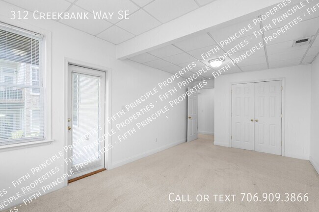 Building Photo - 312 Creekbank Way SE