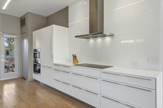 Building Photo - 47125 El Menara Cir