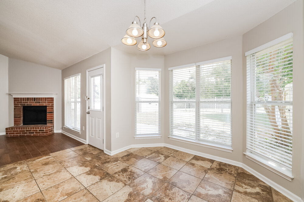 Building Photo - 7762 Parkview Cir E