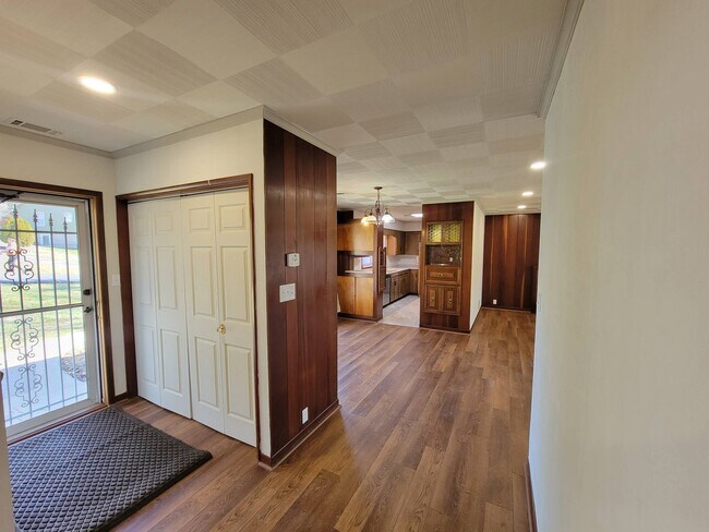 Building Photo - 477 Civitan St