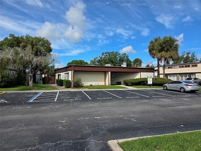 Building Photo - 4003 Woodfern Dr