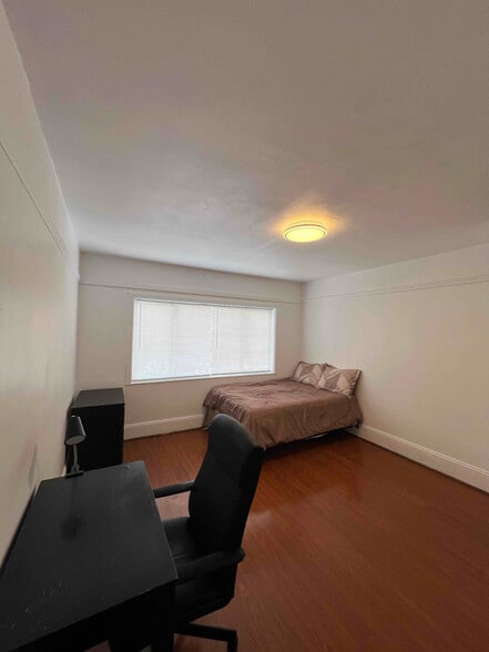 Building Photo - 185 Miriam St