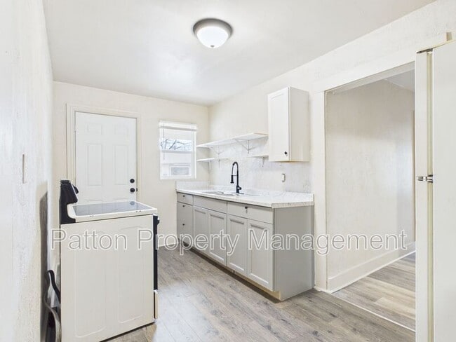 Building Photo - 1111 SW 13th Ave