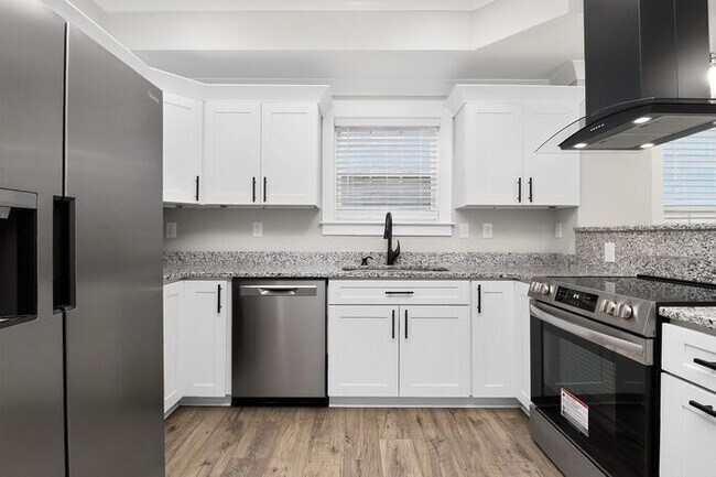 Building Photo - Beautiful 3BD/2.5BA Single Family Home in Reid Park!