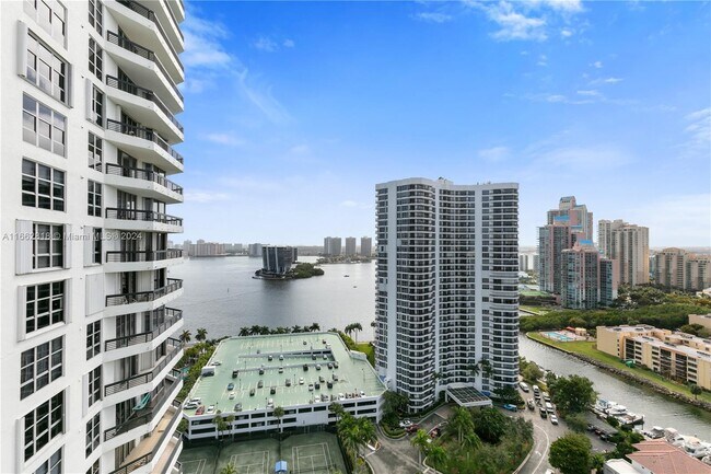 Building Photo - 3500 Mystic Pointe Dr