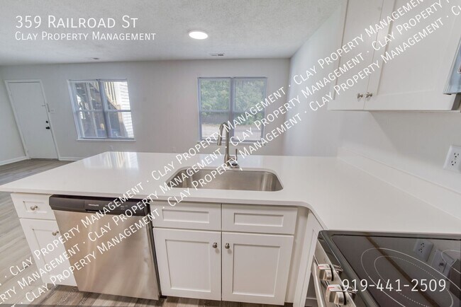 Building Photo - 359 Railroad St