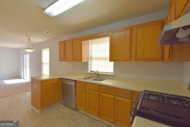 Building Photo - 147 S Fairfield Dr