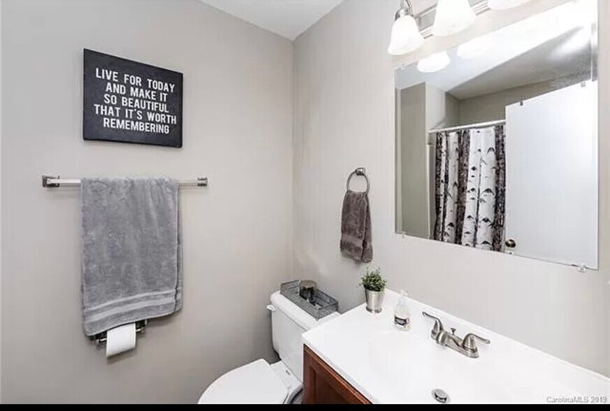 Building Photo - 6145 Meadow Rose Ln Apt K