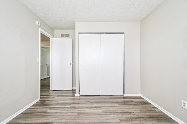 Building Photo - 10923 Birchridge Dr