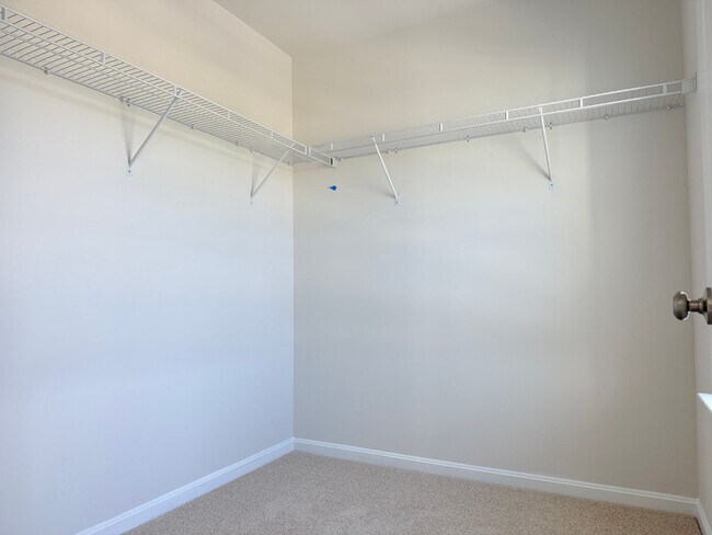 Building Photo - 529 Colette St